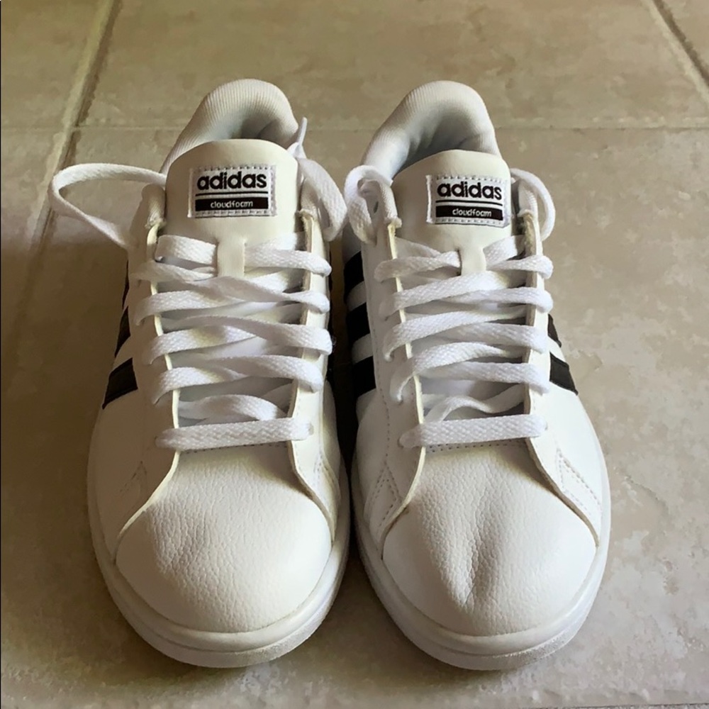 Women’s ADIDAS cloud foam classic sneakers